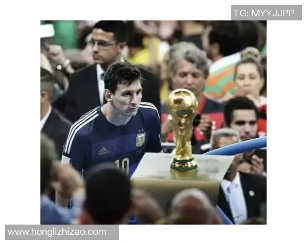 昔日足球传奇风云人物十大球星排名回顾与分析