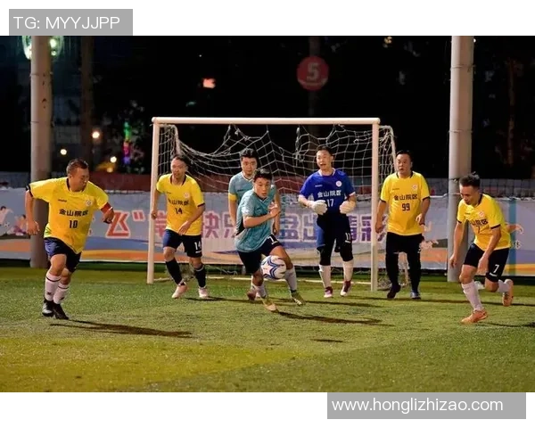 足球巨星赛场标准动作瞬间全景展现激情与力量