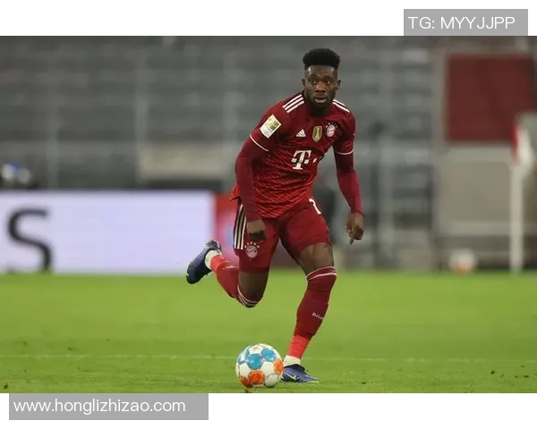 足球球星意外拉伤倒地瞬间痛苦神情令人揪心